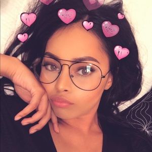 Meet your Posher, Yanell